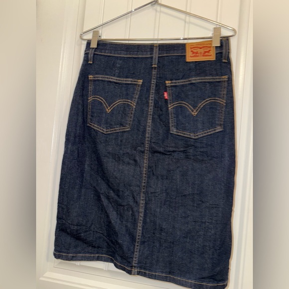 Levi's Denim Button-Front Pencil Skirt - Picture 9 of 12